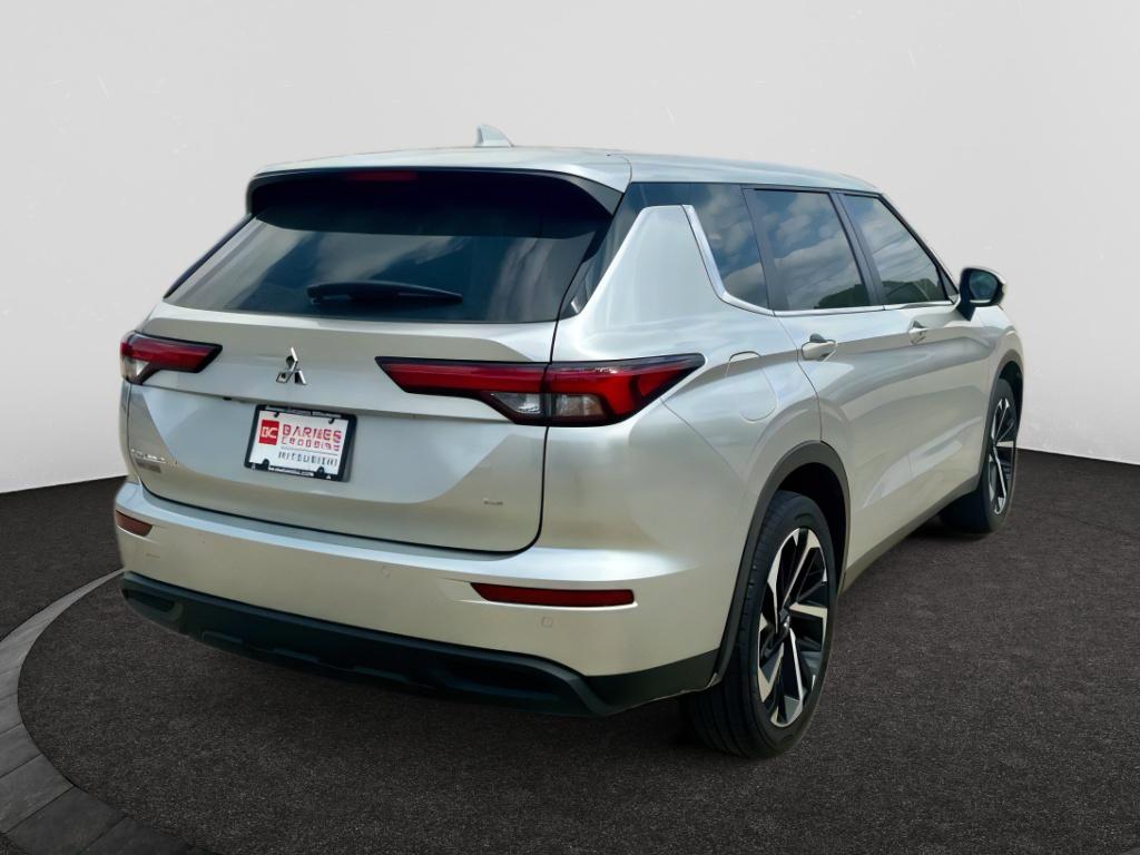 Used 2024 Alloy Silver Metallic Mitsubishi SE image 5