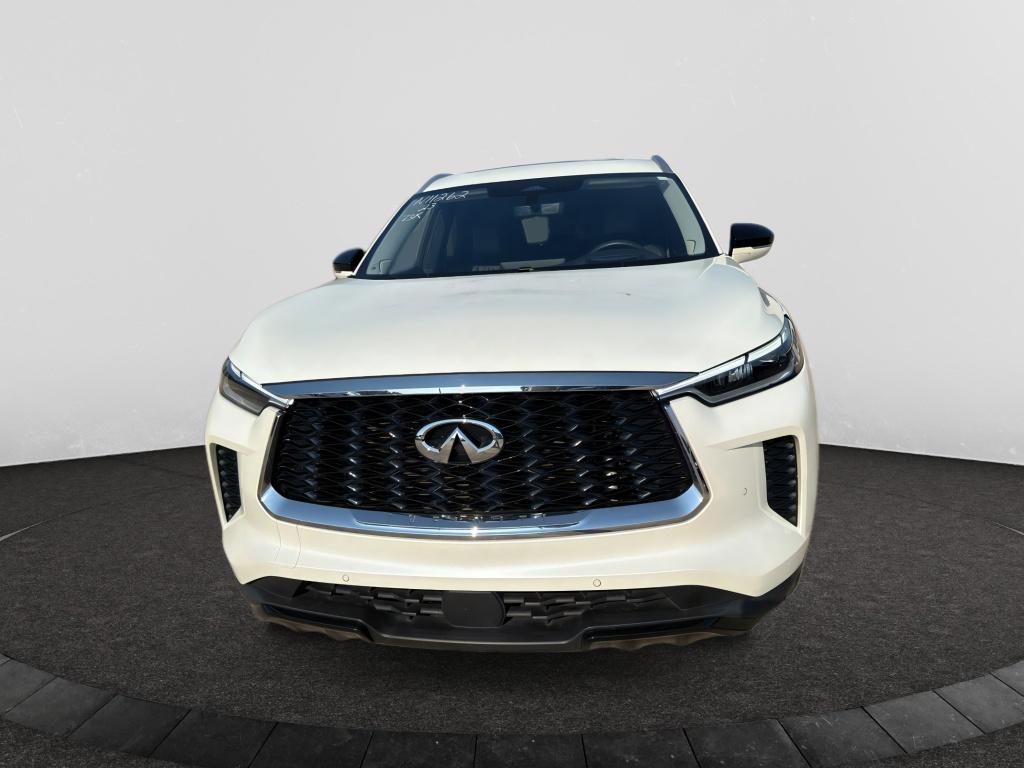 Used 2023 Majestic White INFINITI LUXE image 2