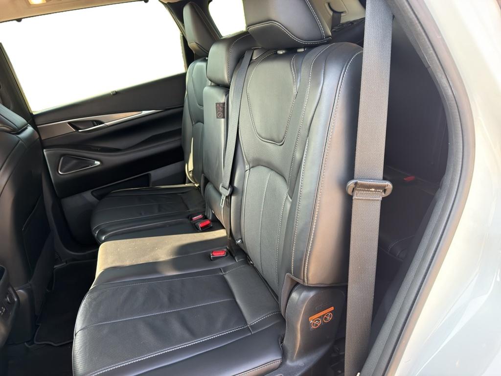 Used 2023 Majestic White INFINITI LUXE image 8