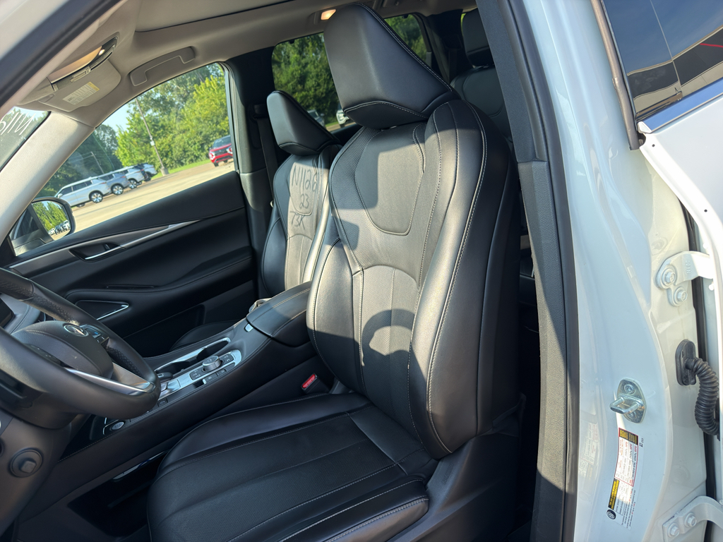 Used 2023 Majestic White INFINITI LUXE image 14