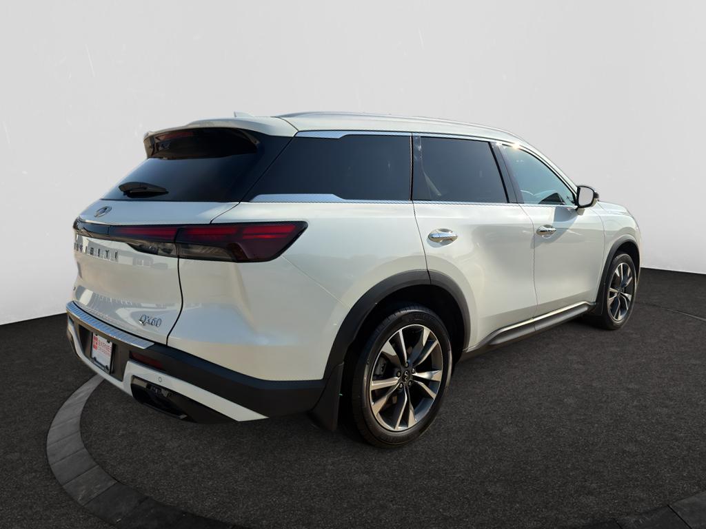 Used 2023 Majestic White INFINITI LUXE image 4
