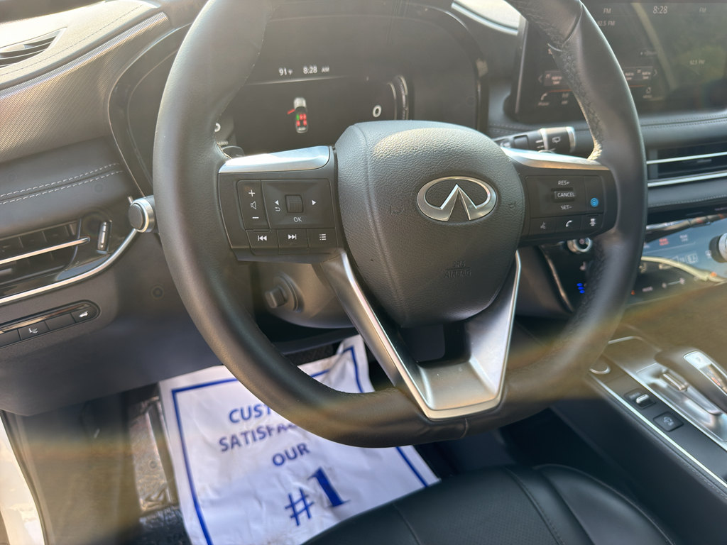 Used 2023 Majestic White INFINITI LUXE image 15
