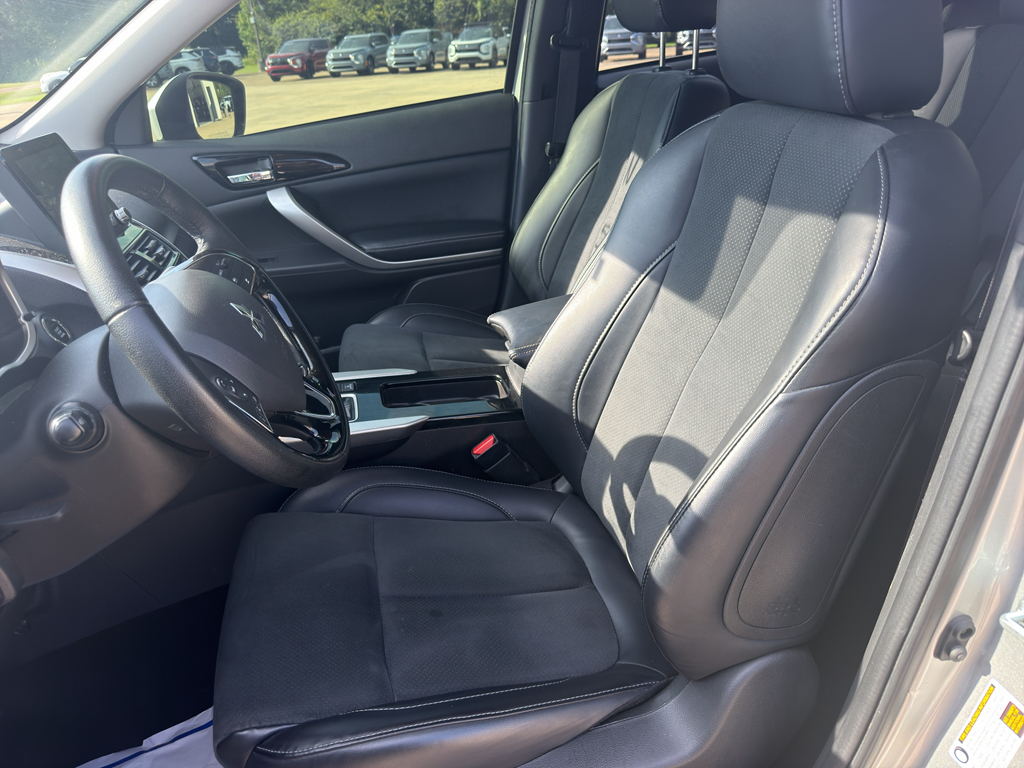 Used 2024 Alloy Silver Metallic Mitsubishi SE image 9