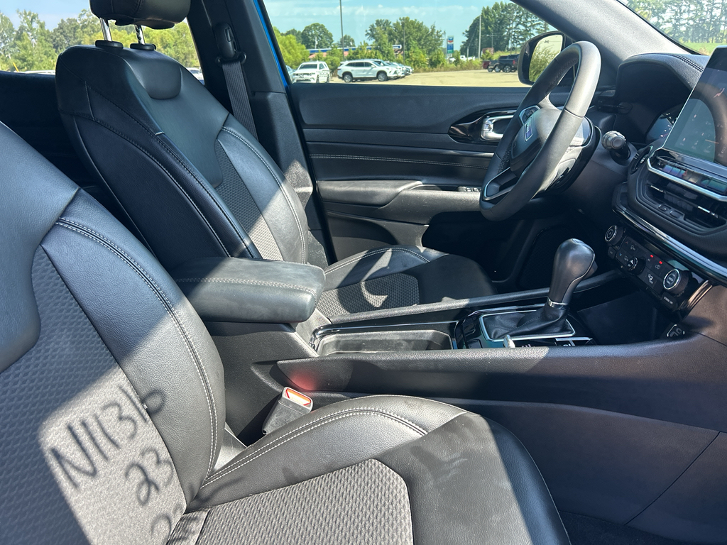 Used 2023 Laser Blue Pearlcoat Jeep Altitude image 11