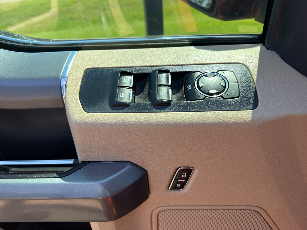 Used 2018 MAGNETIC Ford XLT image 15