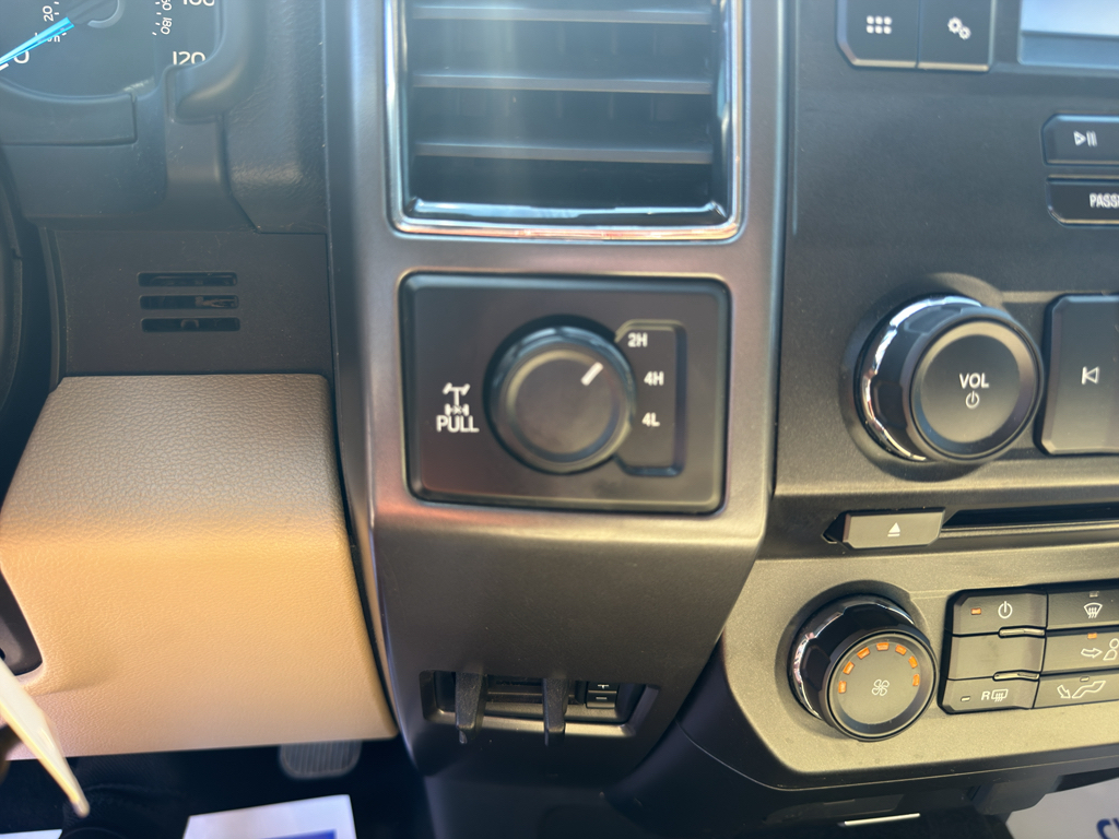 Used 2018 MAGNETIC Ford XLT image 12
