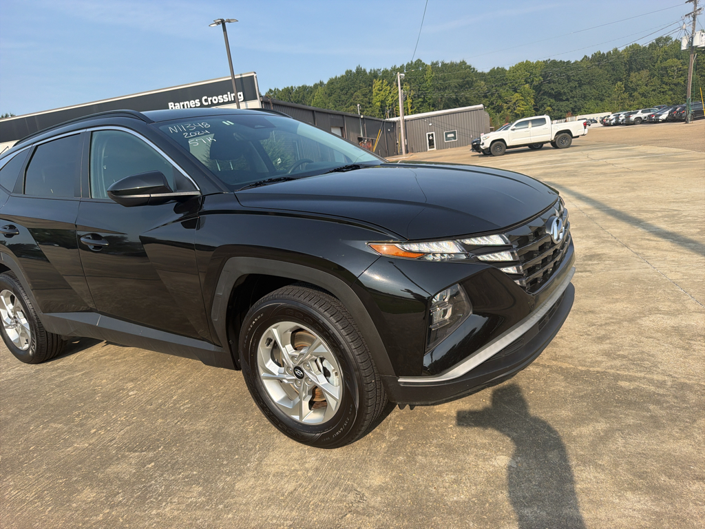 Used 2024 Black Pearl Hyundai SEL image 3
