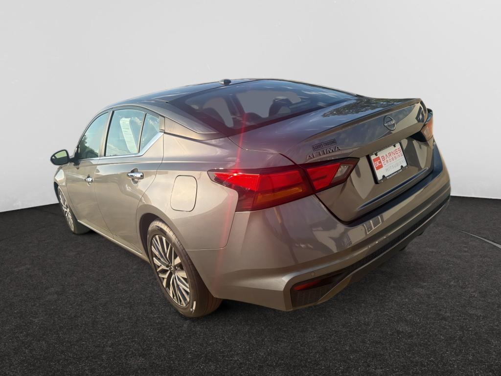 Used 2025 Gun Metallic Nissan SV image 6