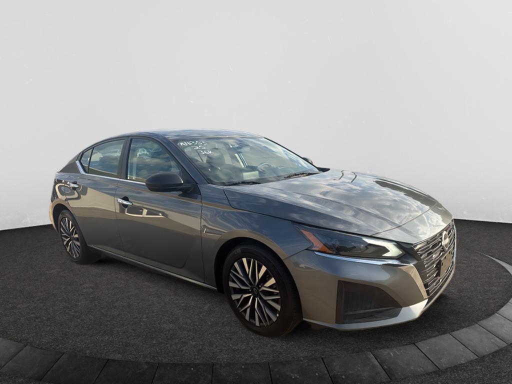 Used 2025 Gun Metallic Nissan SV image 3