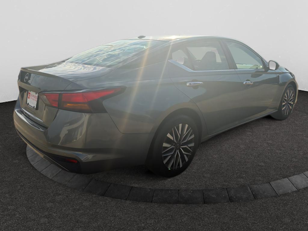 Used 2025 Gun Metallic Nissan SV image 4