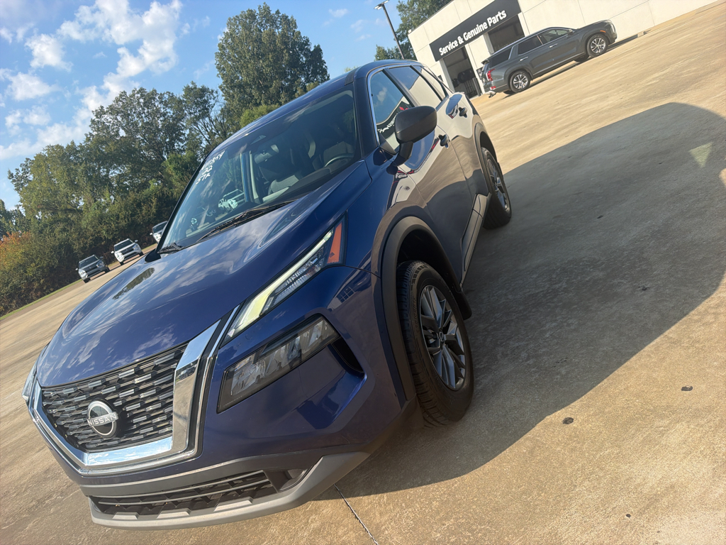 Used 2022 Caspian Blue Metallic Nissan S image 3