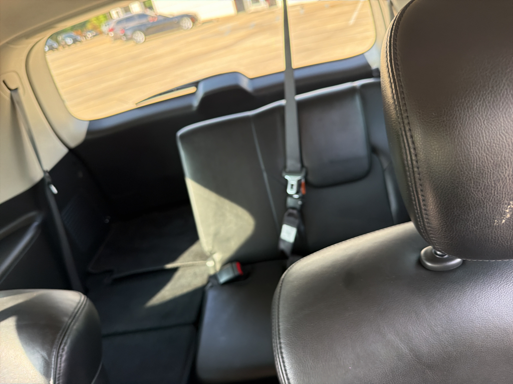 Used 2022 Super Black Nissan SL image 9