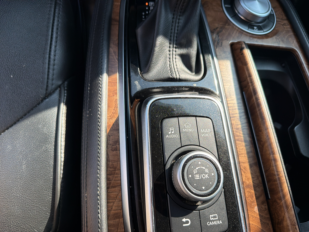 Used 2022 Super Black Nissan SL image 15