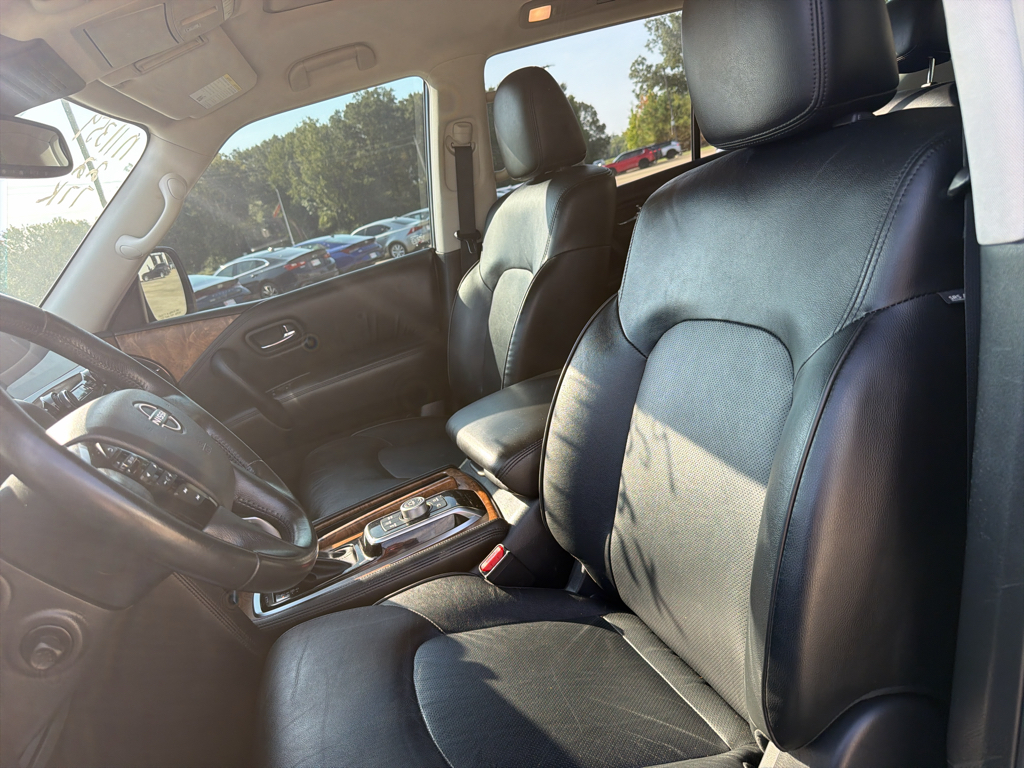 Used 2022 Super Black Nissan SL image 12