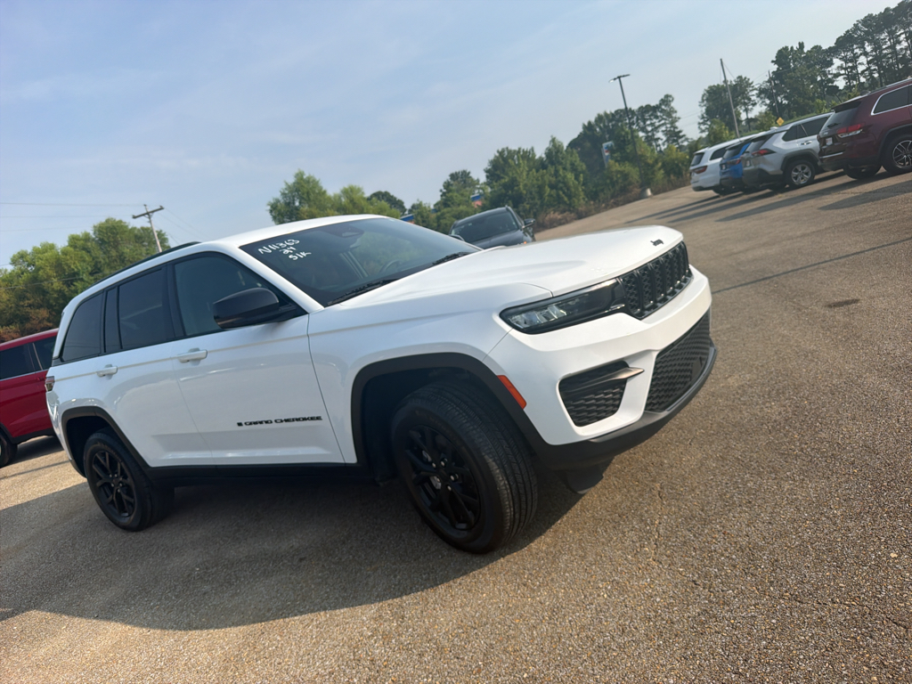 Used 2024 Bright White Clearcoat Jeep Altitude image 3