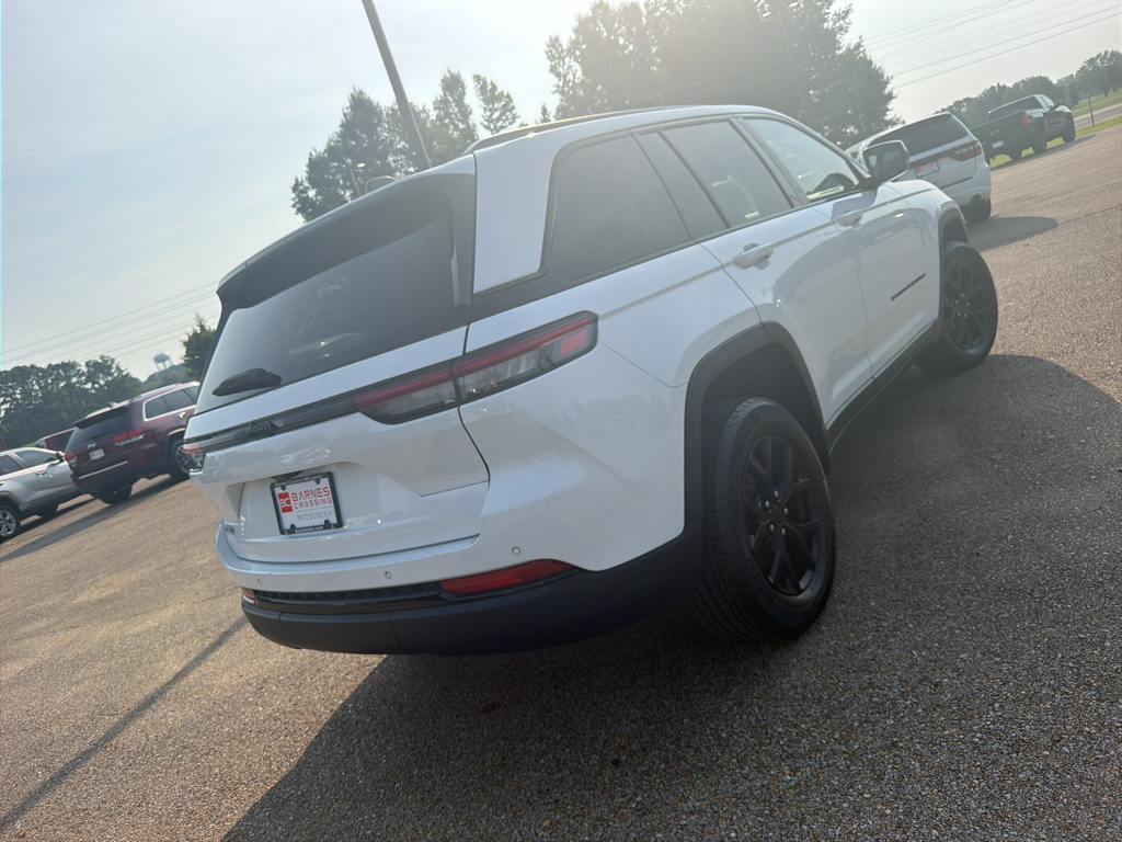Used 2024 Bright White Clearcoat Jeep Altitude image 4