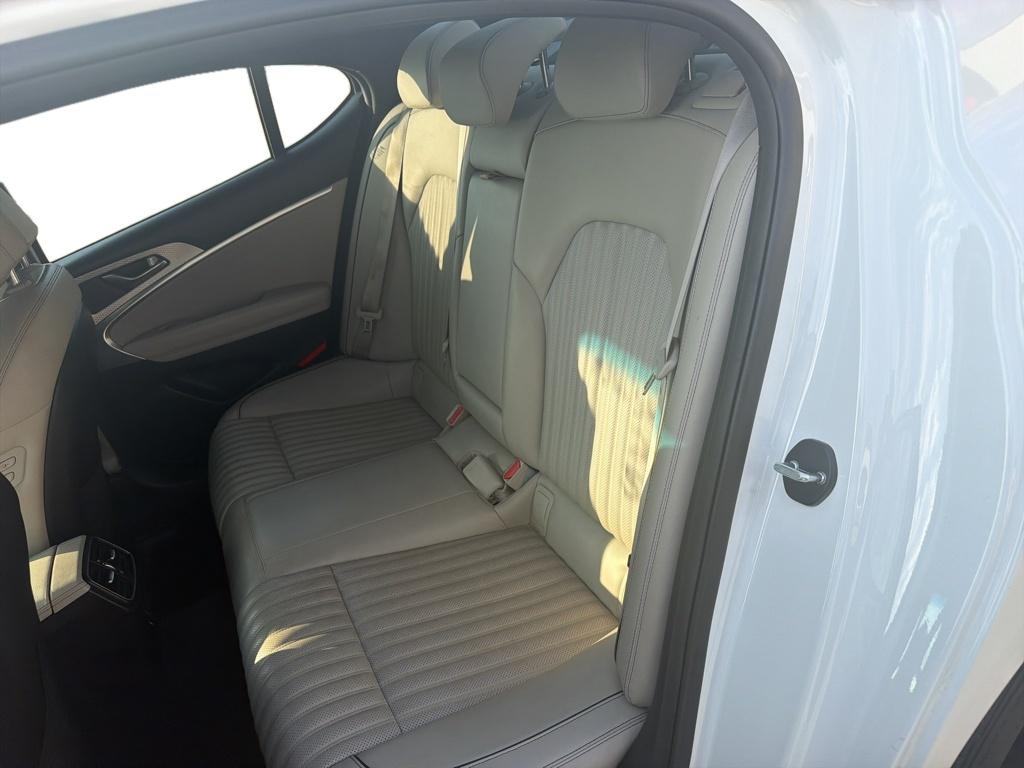 Used 2023 Uyuni White Genesis 2.0T image 4
