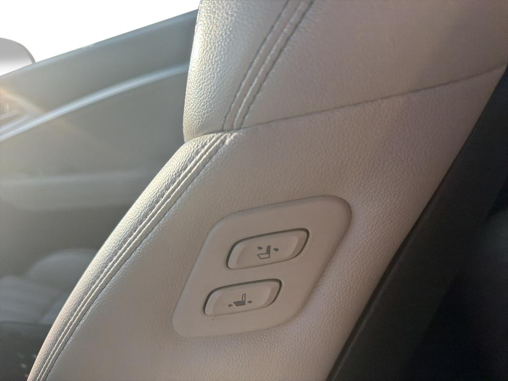 Used 2023 Uyuni White Genesis 2.0T image 6