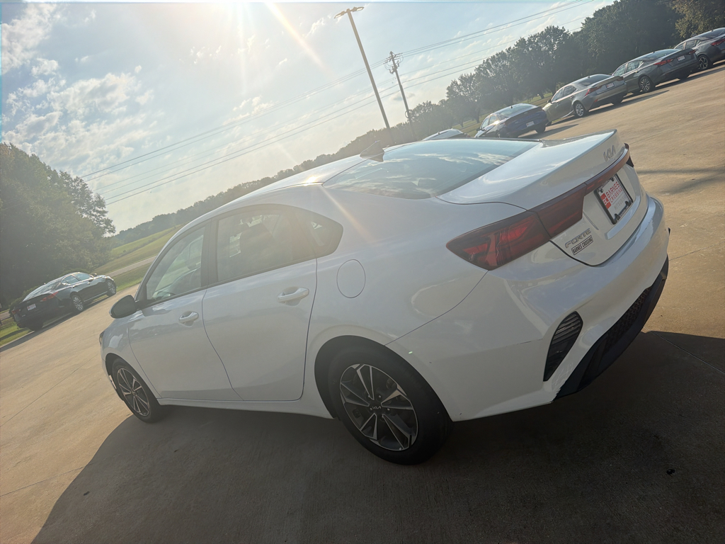 Used 2023 Snow White Pearl Kia LXS image 6