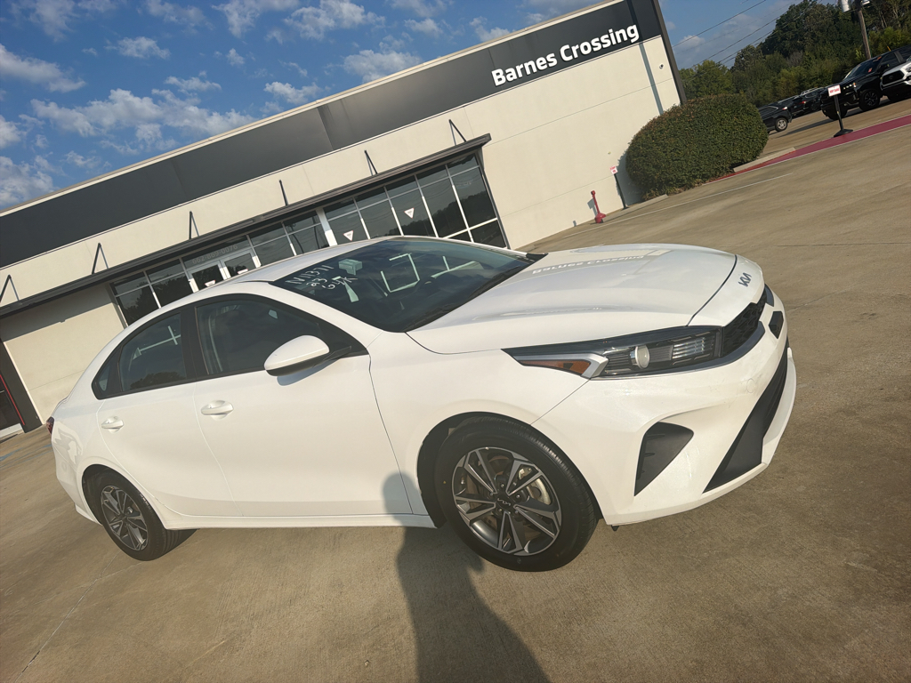 Used 2023 Snow White Pearl Kia LXS image 3