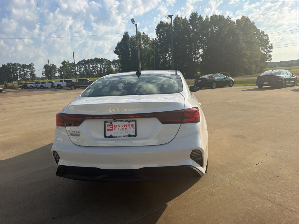Used 2023 Snow White Pearl Kia LXS image 5