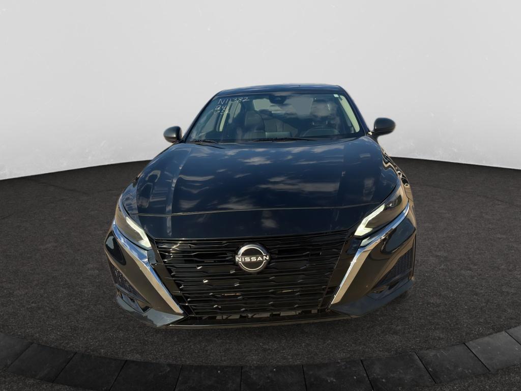 Used 2024 Super Black Nissan 2.5 SV image 2
