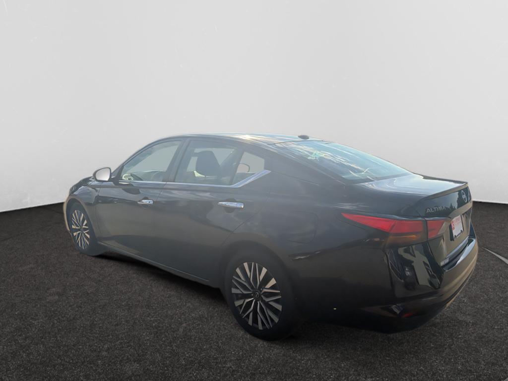 Used 2024 Super Black Nissan 2.5 SV image 6