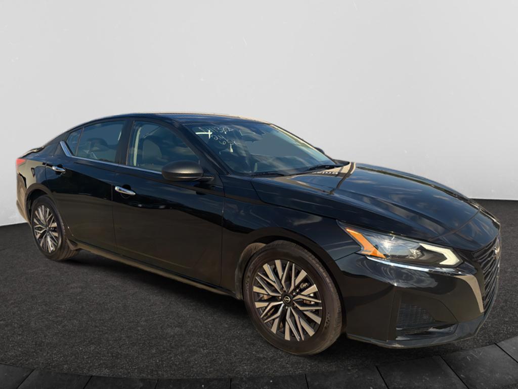Used 2024 Super Black Nissan 2.5 SV image 3