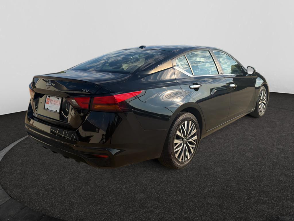 Used 2024 Super Black Nissan 2.5 SV image 4