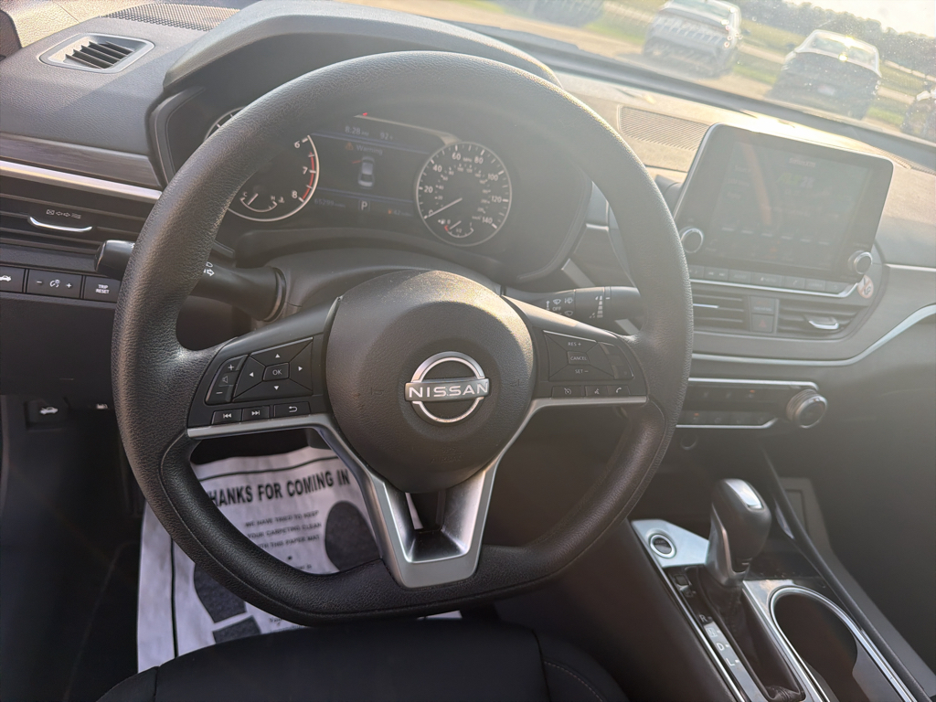 Used 2024 Super Black Nissan 2.5 SV image 9