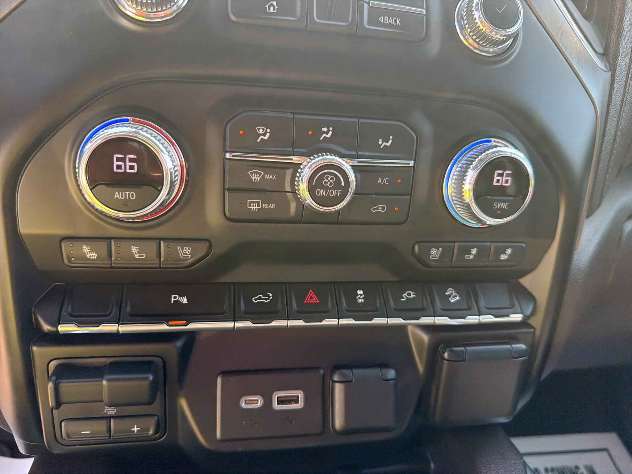 Used 2021 White Frost Tricoat GMC Denali image 15