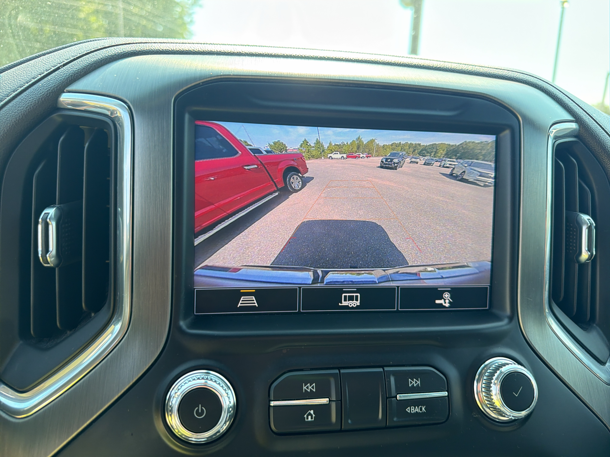 Used 2021 White Frost Tricoat GMC Denali image 14