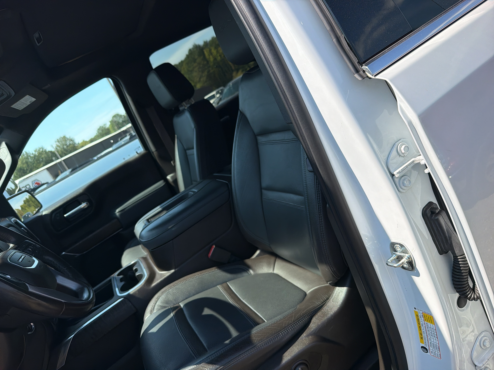 Used 2021 White Frost Tricoat GMC Denali image 10