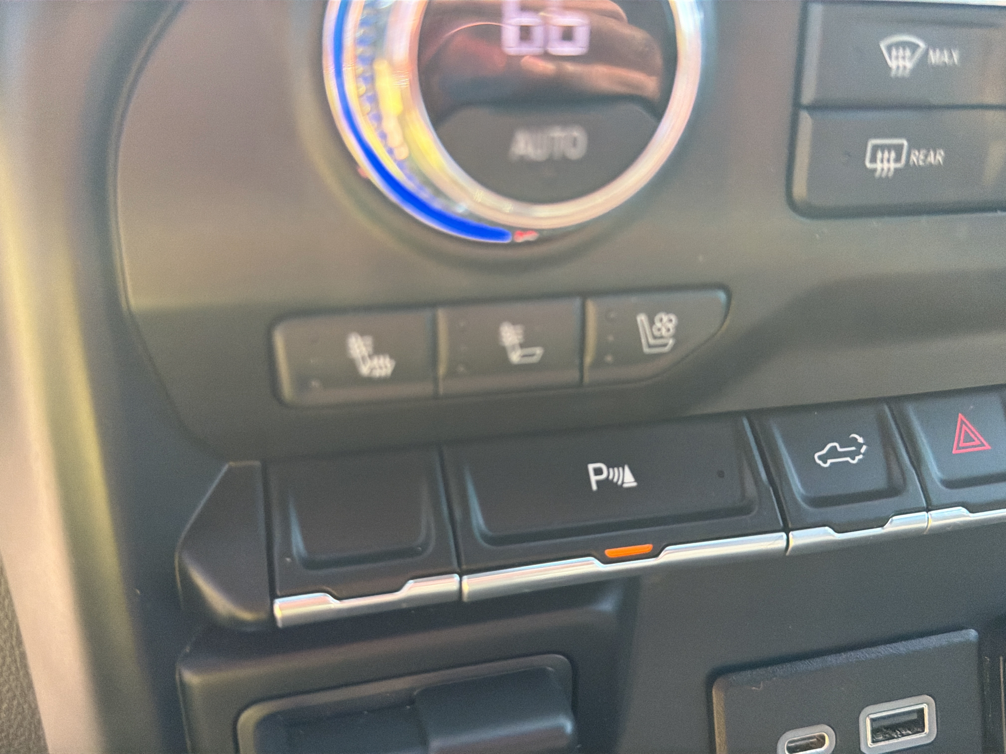 Used 2021 White Frost Tricoat GMC Denali image 16