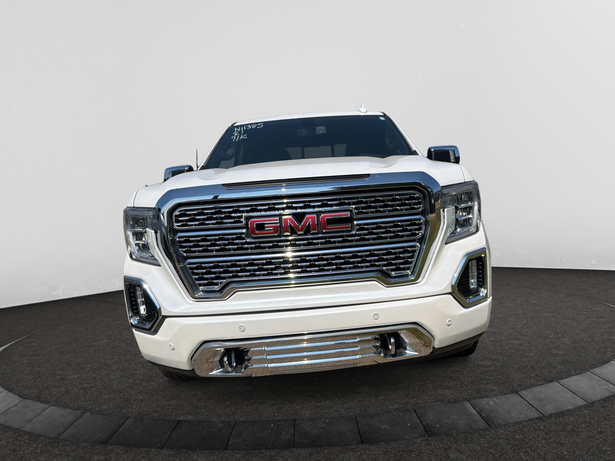 Used 2021 White Frost Tricoat GMC Denali image 2