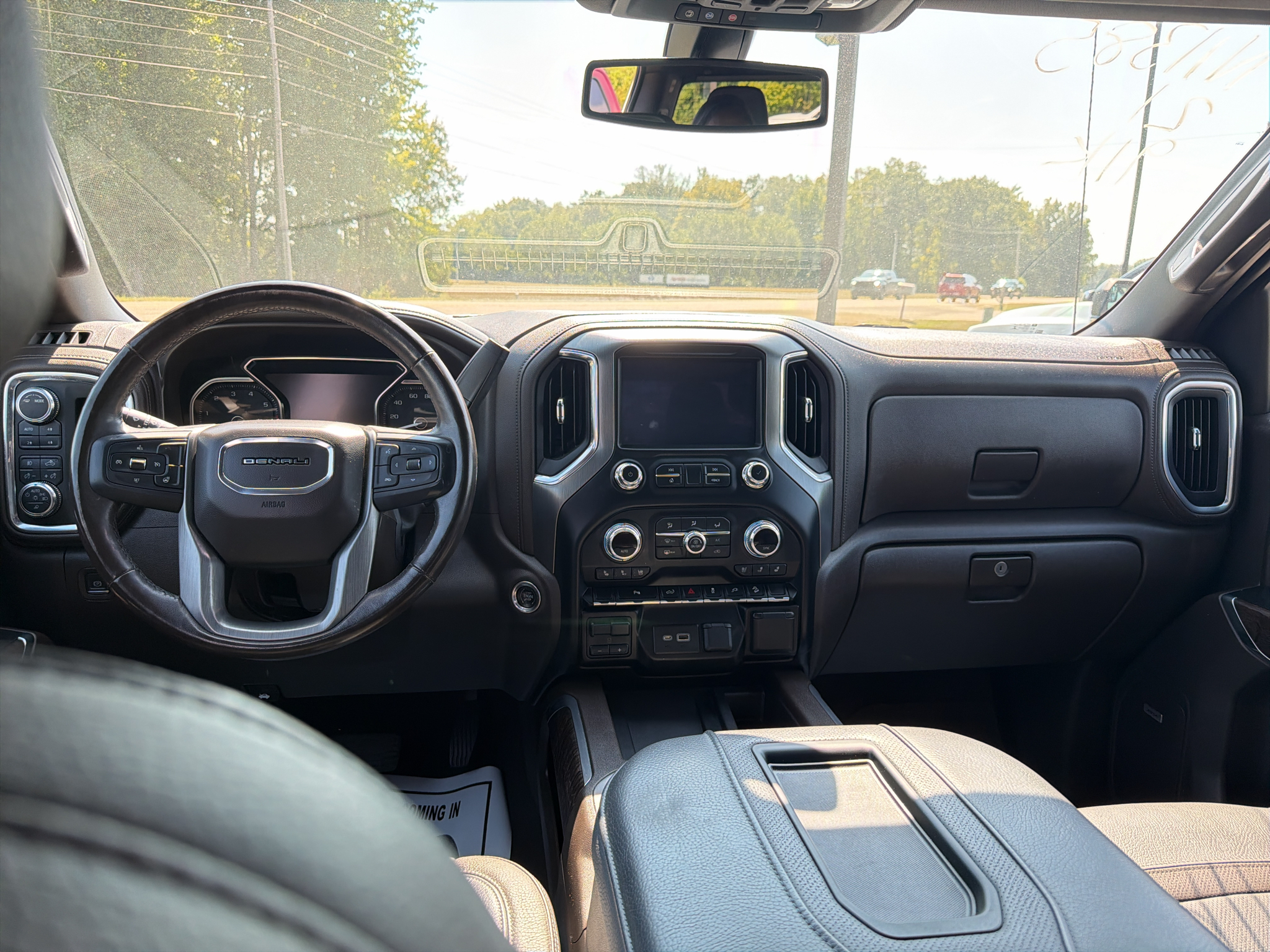 Used 2021 White Frost Tricoat GMC Denali image 9