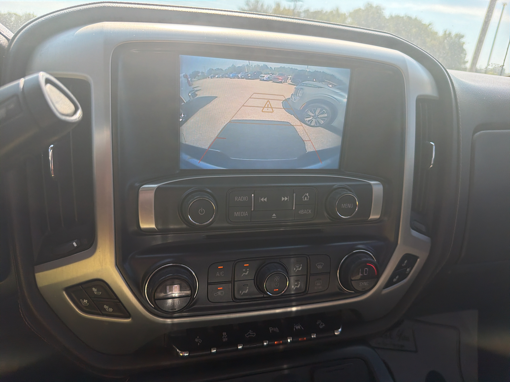 Used 2018 Dark Slate Metallic GMC SLT image 8