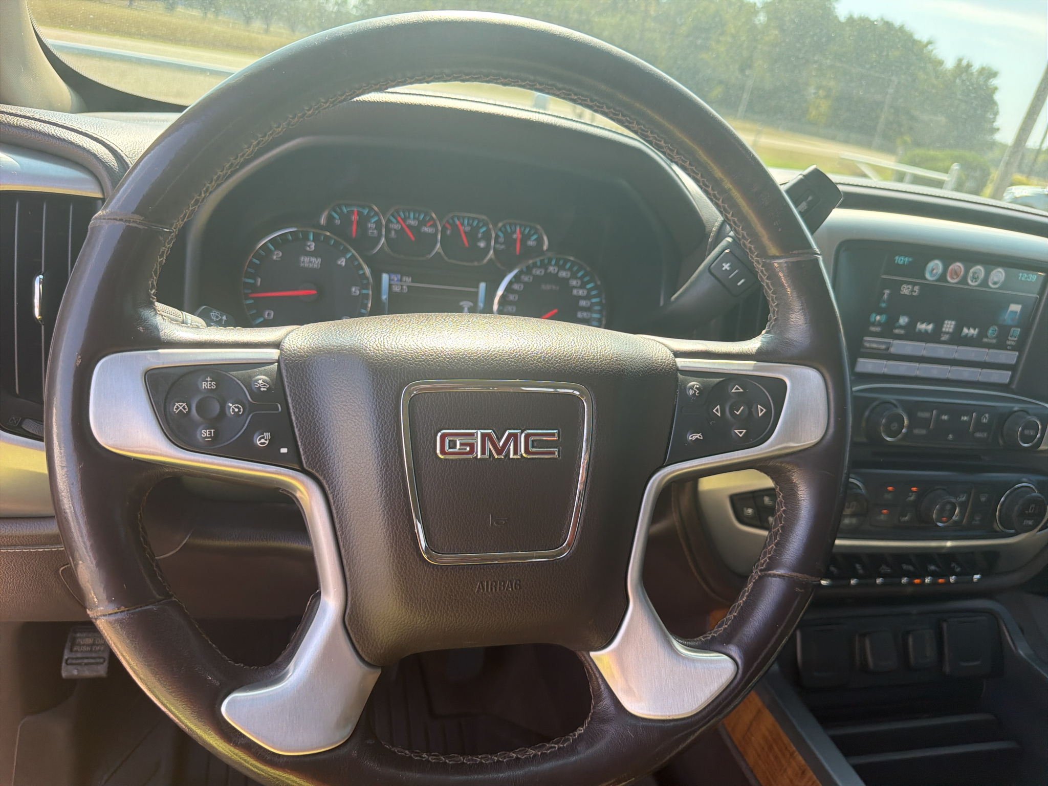 Used 2018 Dark Slate Metallic GMC SLT image 6