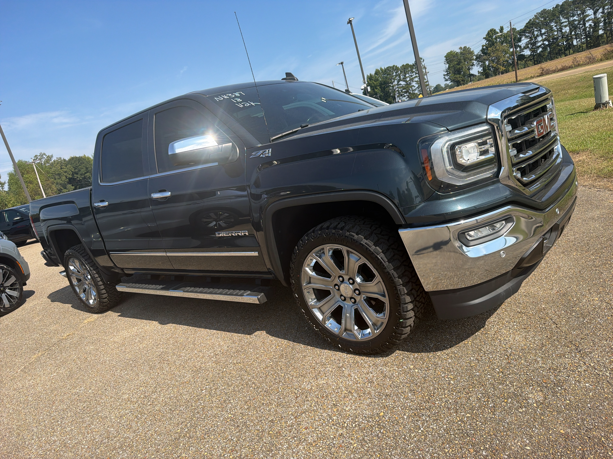 Used 2018 Dark Slate Metallic GMC SLT image 3