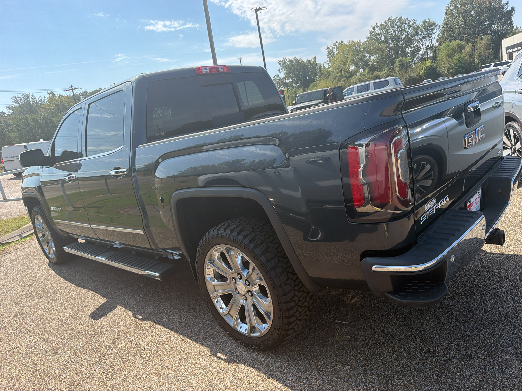 Used 2018 Dark Slate Metallic GMC SLT image 10