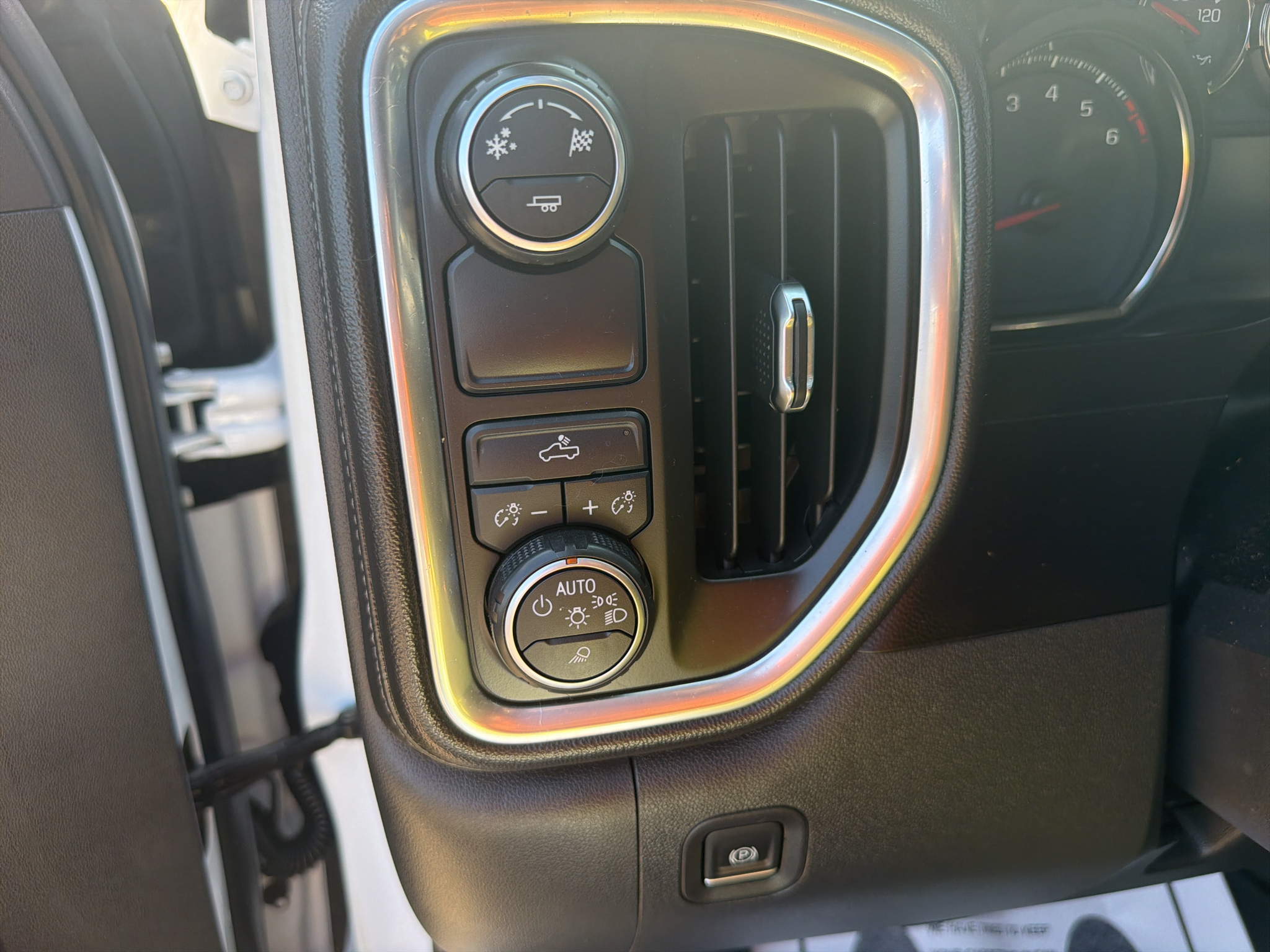 Used 2019 Summit White Chevrolet LT image 10