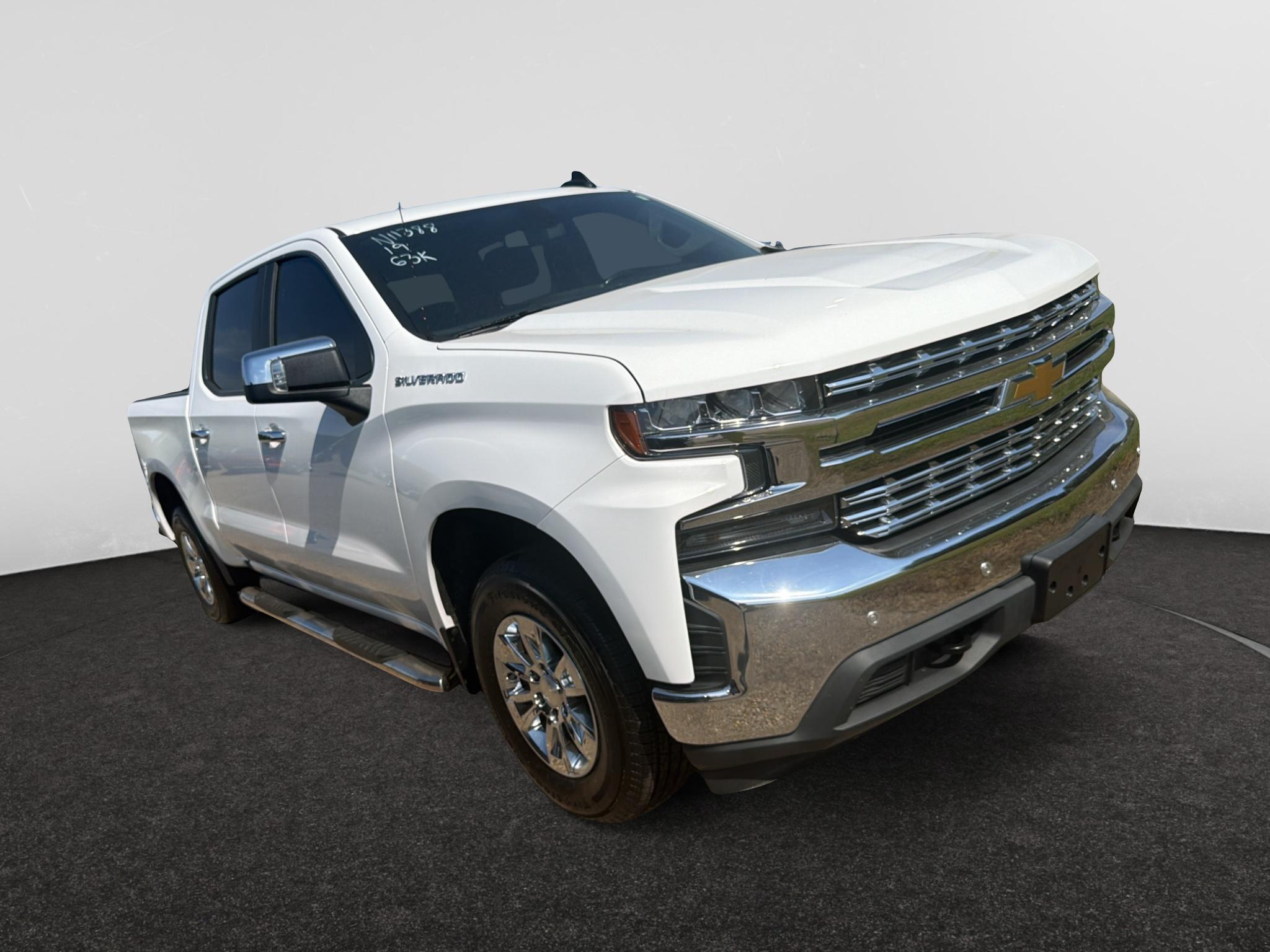 Used 2019 Summit White Chevrolet LT image 3