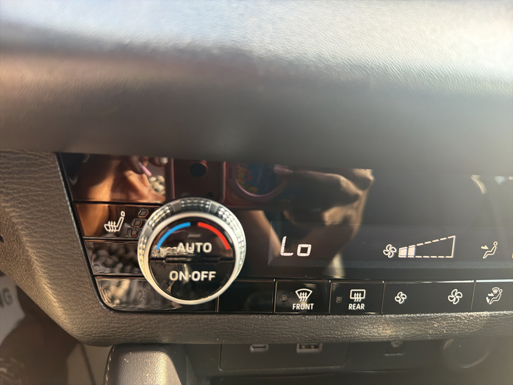 Used 2022 Alloy Silver Metallic Mitsubishi SE image 14