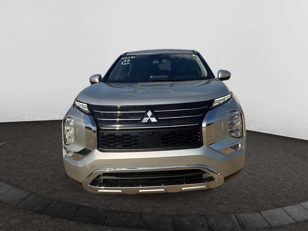 Used 2022 Alloy Silver Metallic Mitsubishi SE image 2