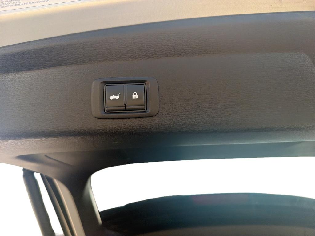 Used 2022 Alloy Silver Metallic Mitsubishi SE image 8