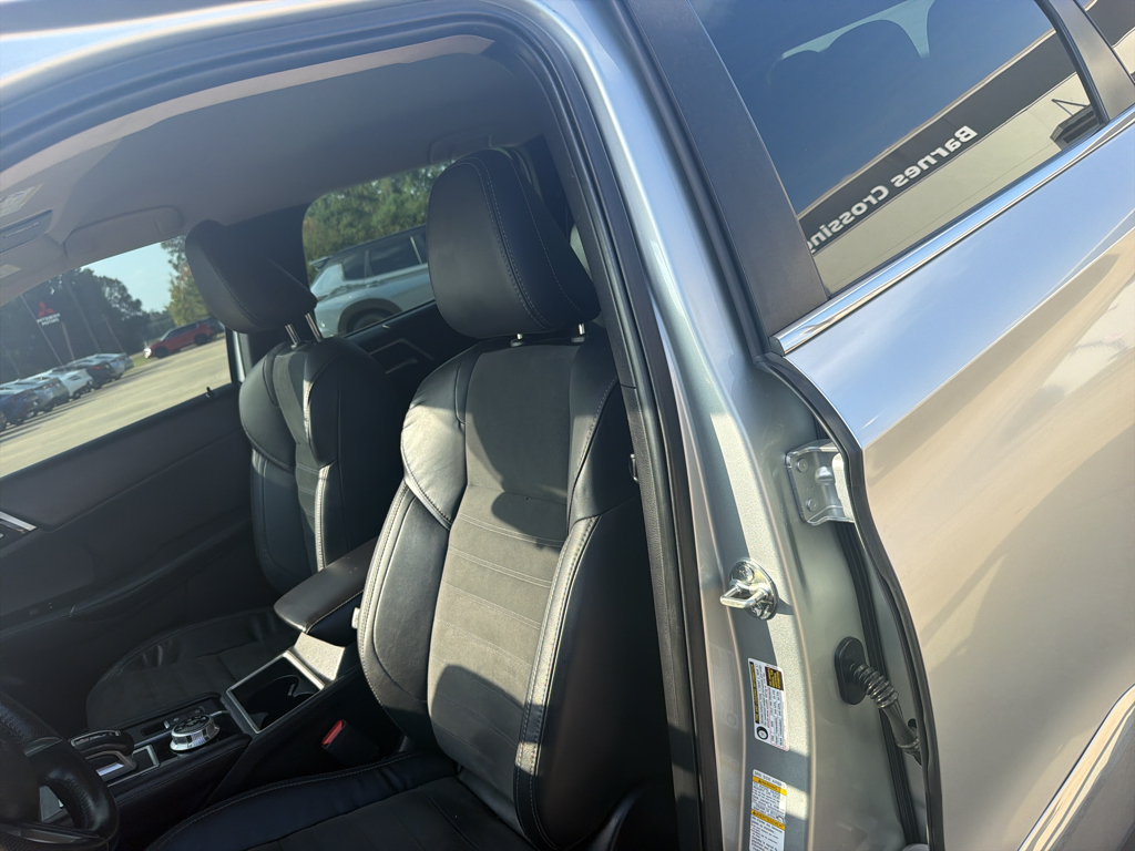 Used 2022 Alloy Silver Metallic Mitsubishi SE image 12