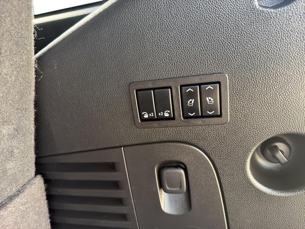 Used 2016 Onyx Black GMC Denali image 8