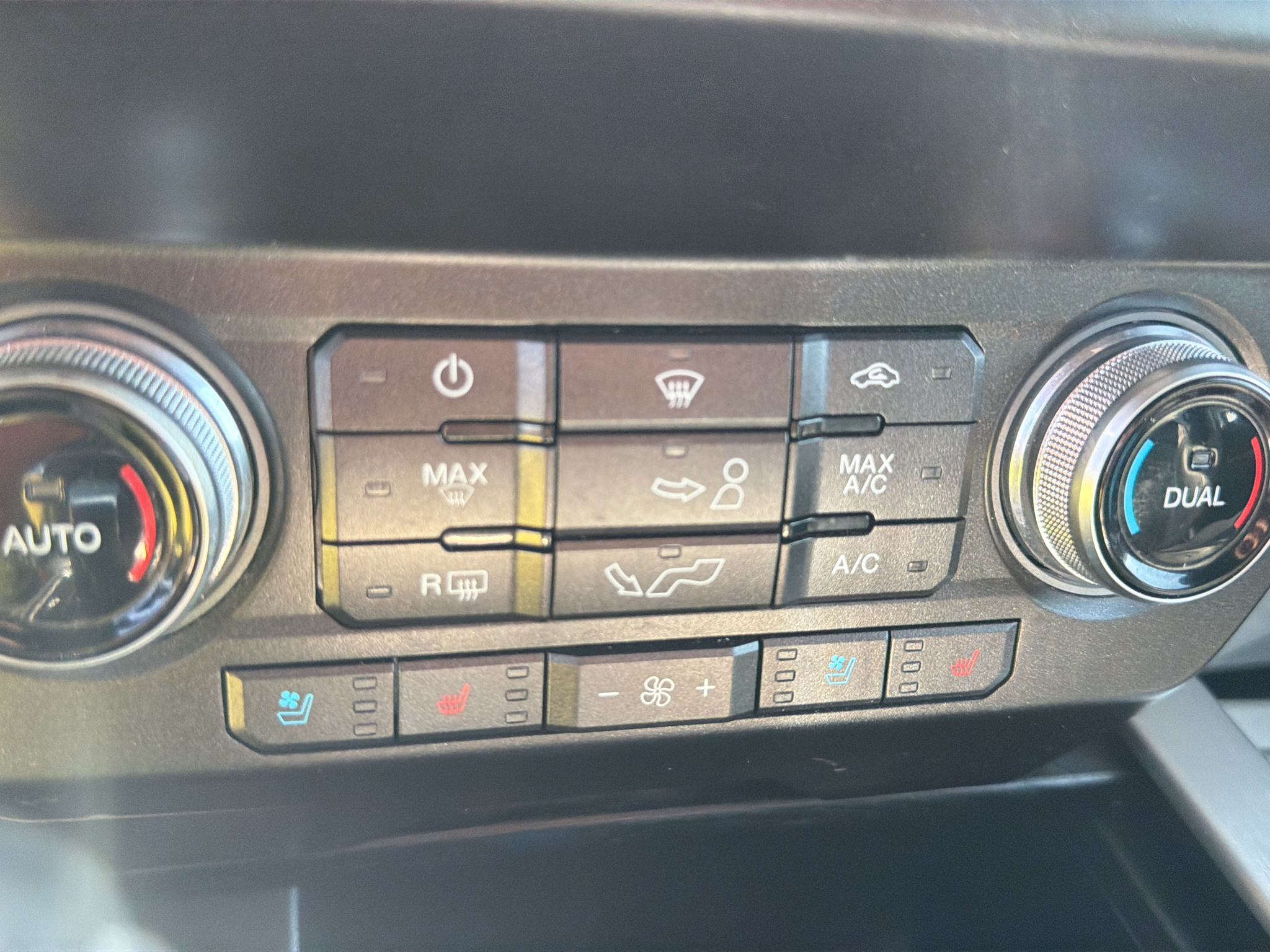 Used 2019 Ingot Silver Metallic Ford Platinum image 18