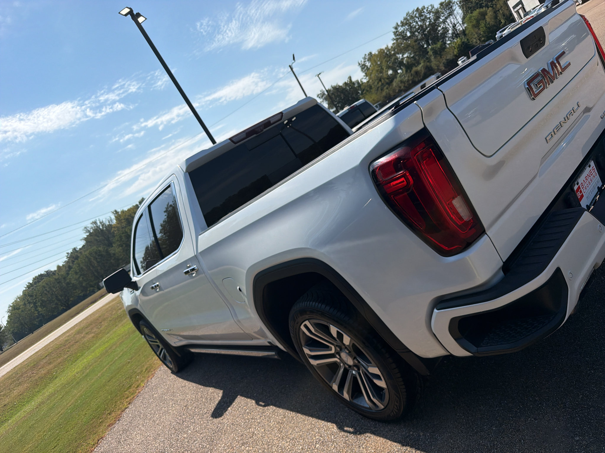 Used 2020 White Frost Tricoat GMC Denali image 6