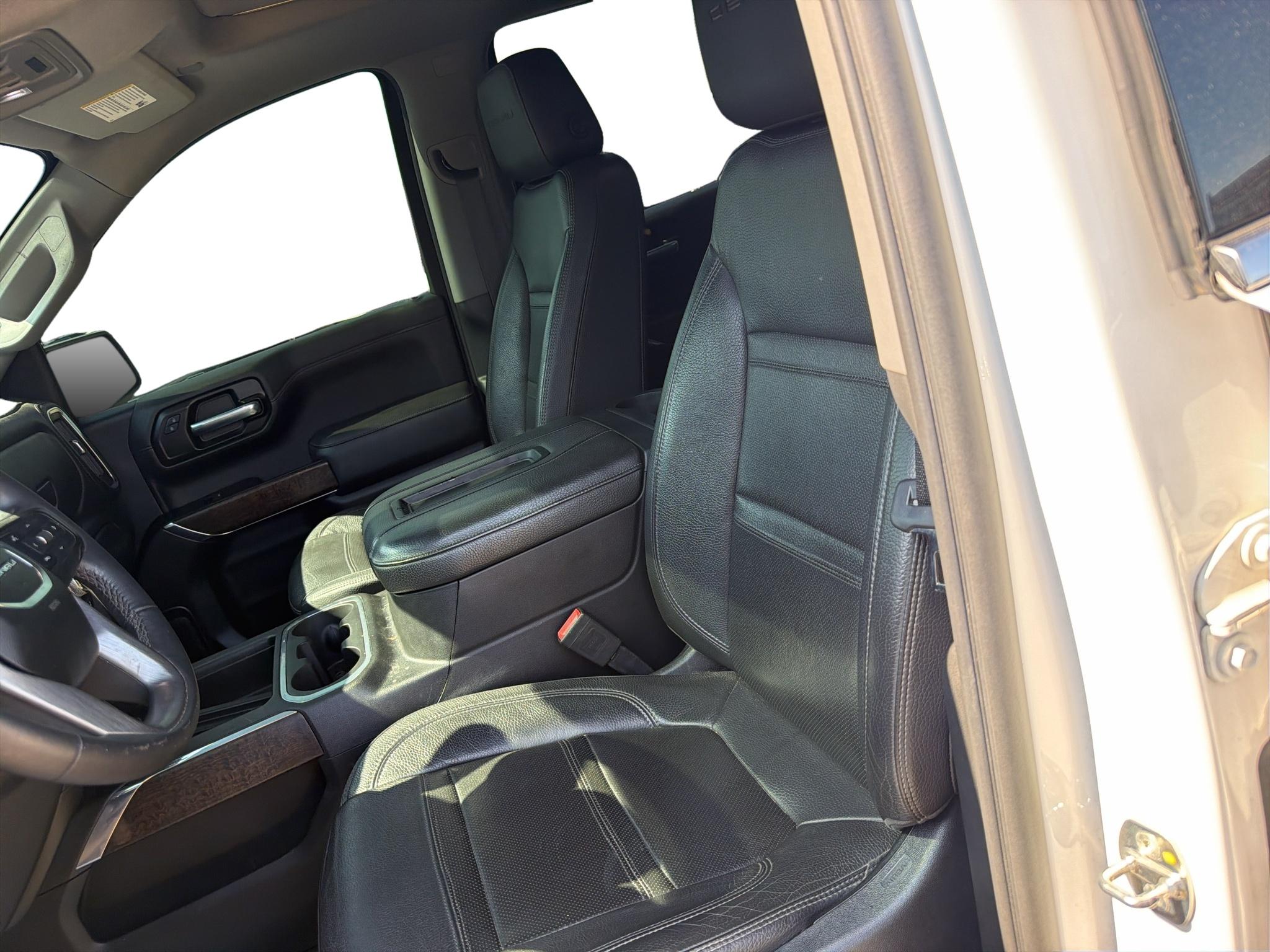 Used 2020 White Frost Tricoat GMC Denali image 8